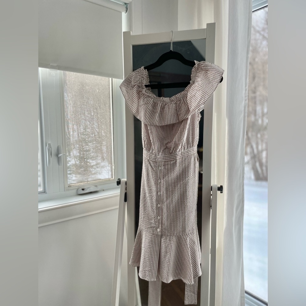 Essue Tan and White Patterned Springtime Dress